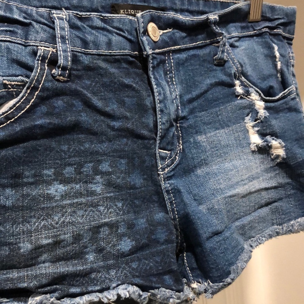 Klique B Blue Denim Shorts - Distressed with an Aztec Print Size Large (30”)